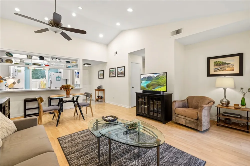 19958 Avenue Of The Oaks Newhall, CA 91321