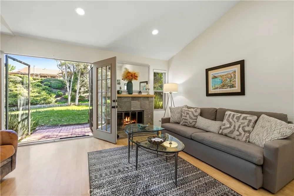 19958 Avenue Of The Oaks Newhall, CA 91321