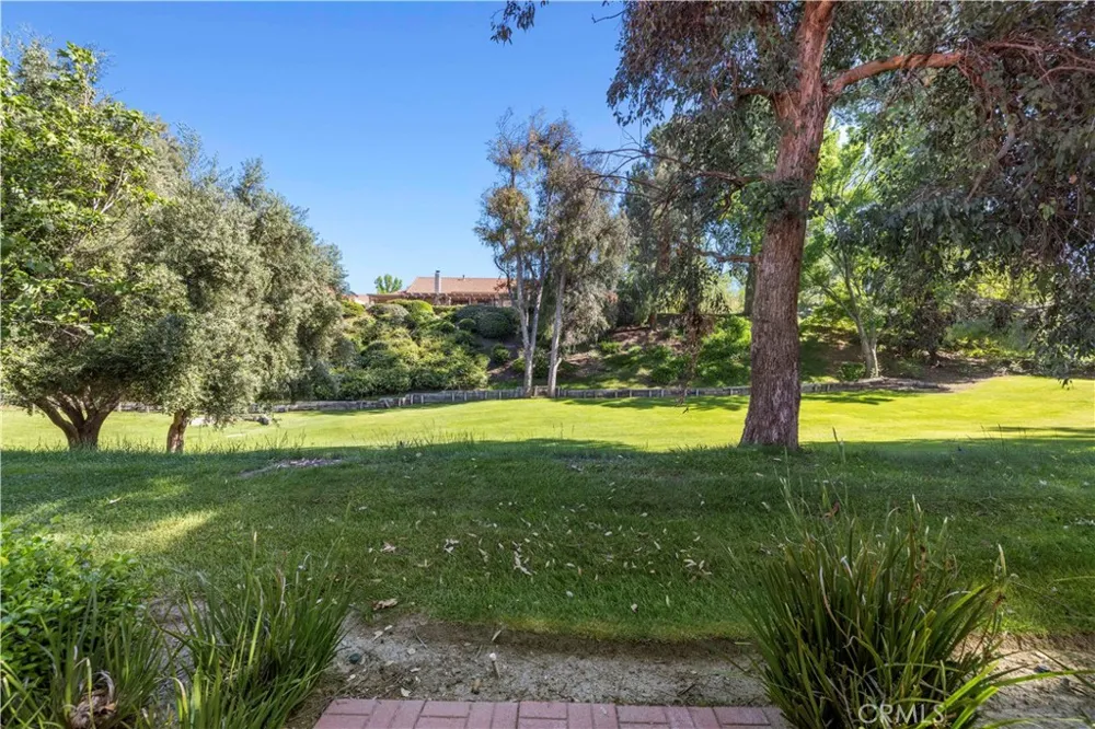 19958 Avenue Of The Oaks Newhall, CA 91321