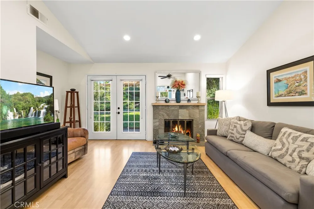 19958 Avenue Of The Oaks Newhall, CA 91321