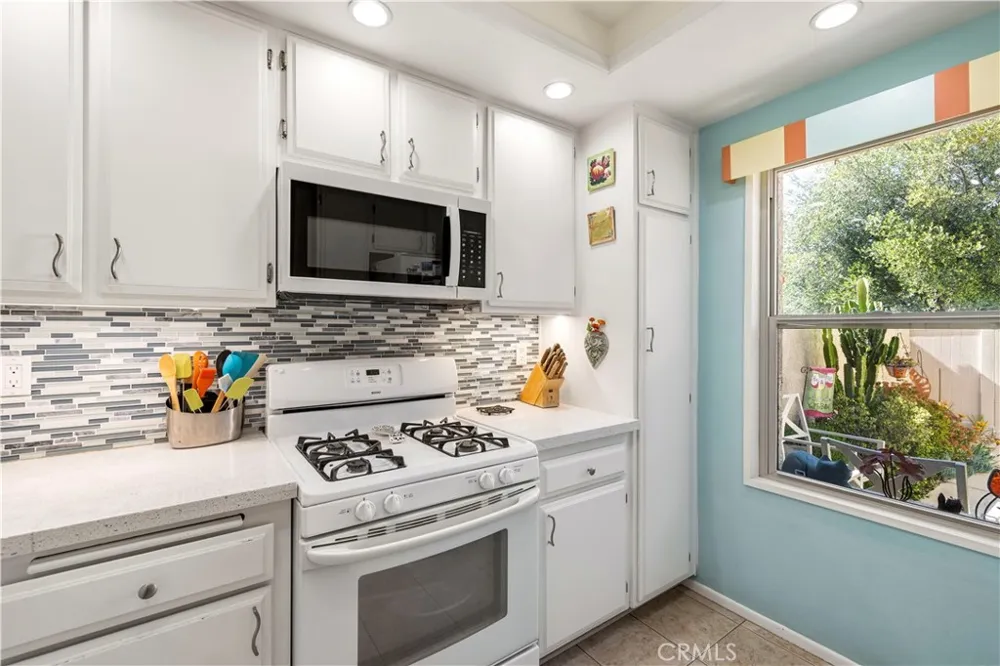 19958 Avenue Of The Oaks Newhall, CA 91321