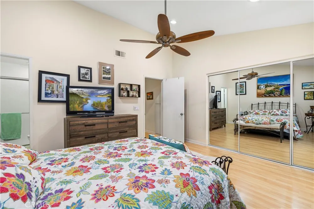 19958 Avenue Of The Oaks Newhall, CA 91321