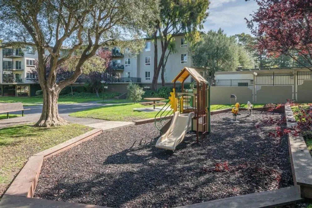 932 Peninsula Avenue #406 San Mateo, CA 94401