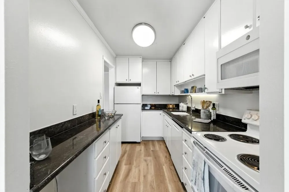 932 Peninsula Avenue #406 San Mateo, CA 94401