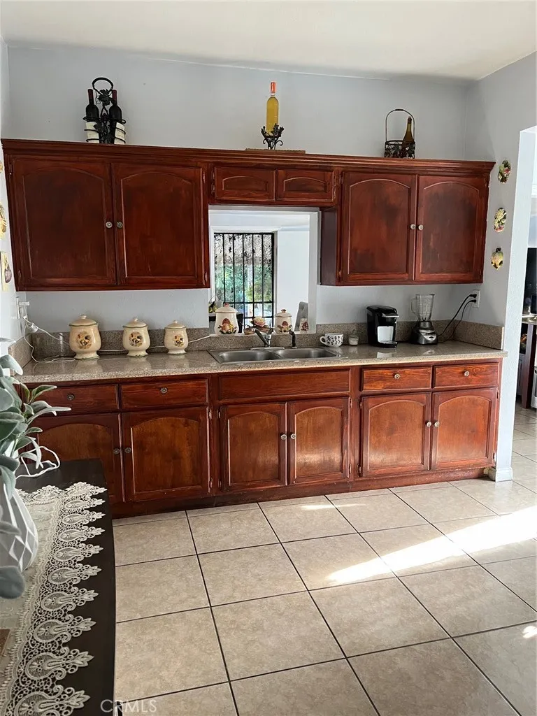 416 E 31st Street Los Angeles, CA 90011
