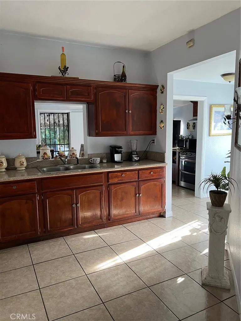 416 E 31st Street Los Angeles, CA 90011