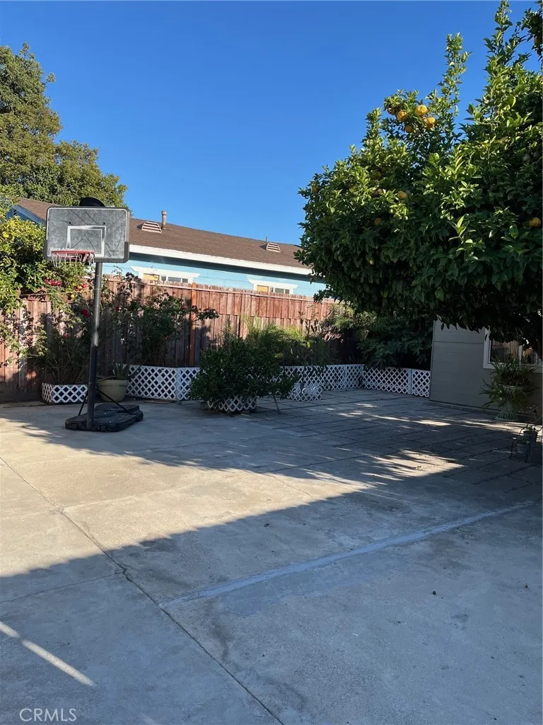 416 E 31st Street Los Angeles, CA 90011