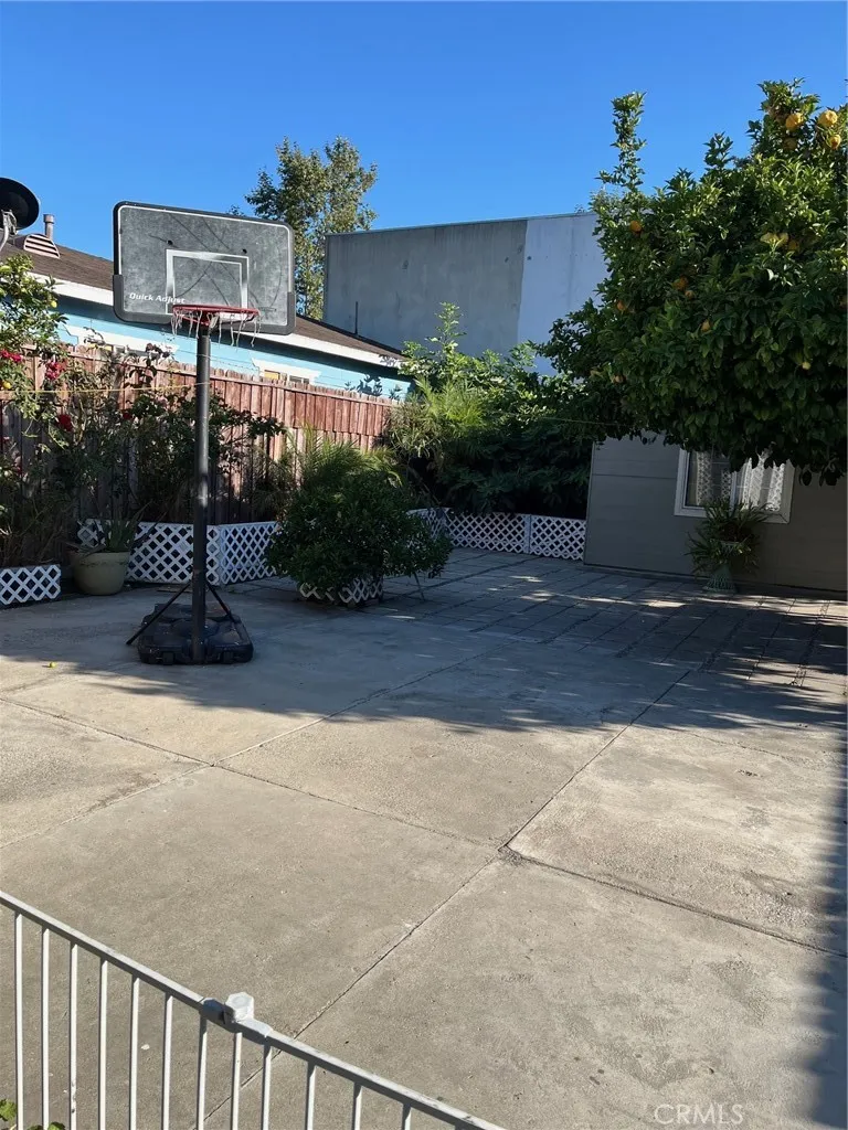 416 E 31st Street Los Angeles, CA 90011