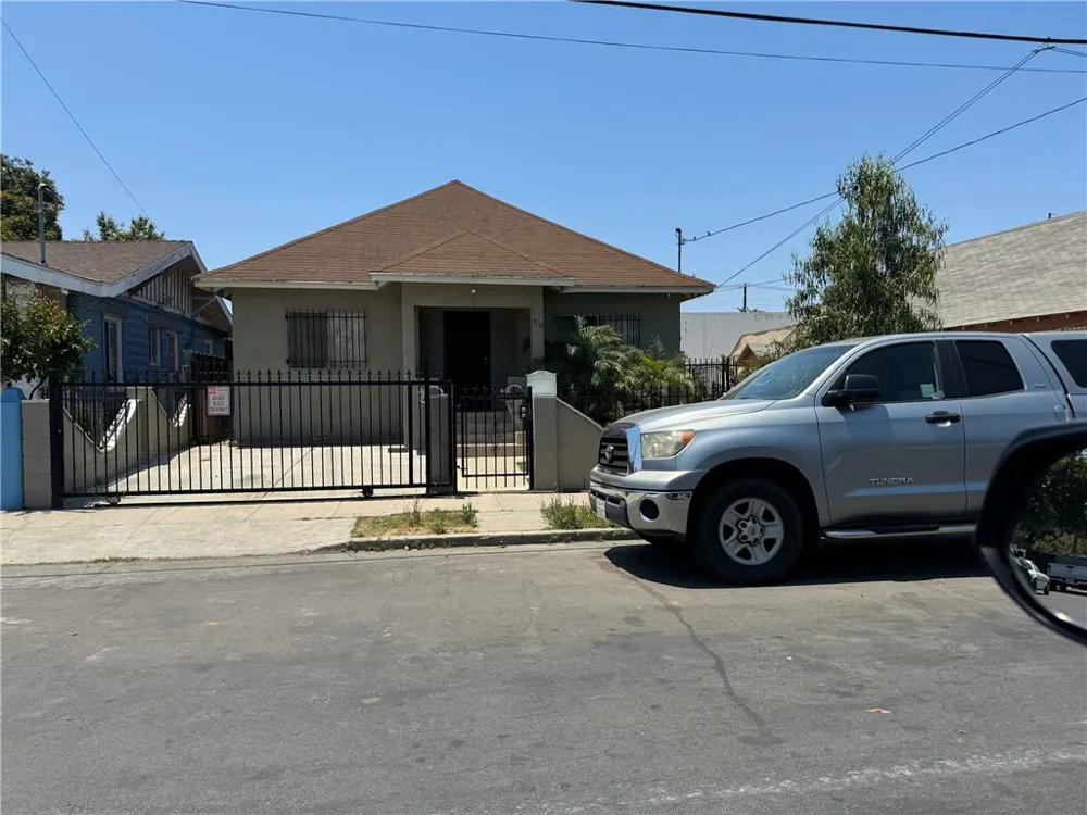 416 E 31st Street Los Angeles, CA 90011
