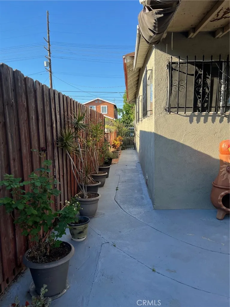 416 E 31st Street Los Angeles, CA 90011