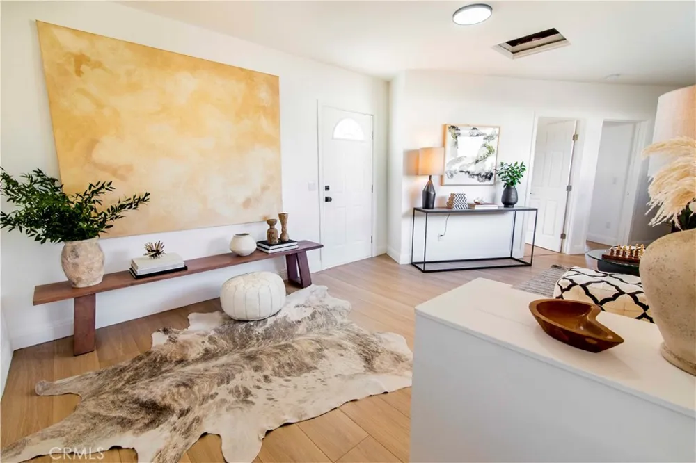 10816 Calvert North Hollywood, CA 91606