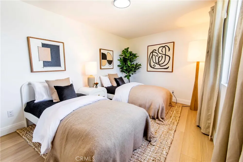 10816 Calvert North Hollywood, CA 91606