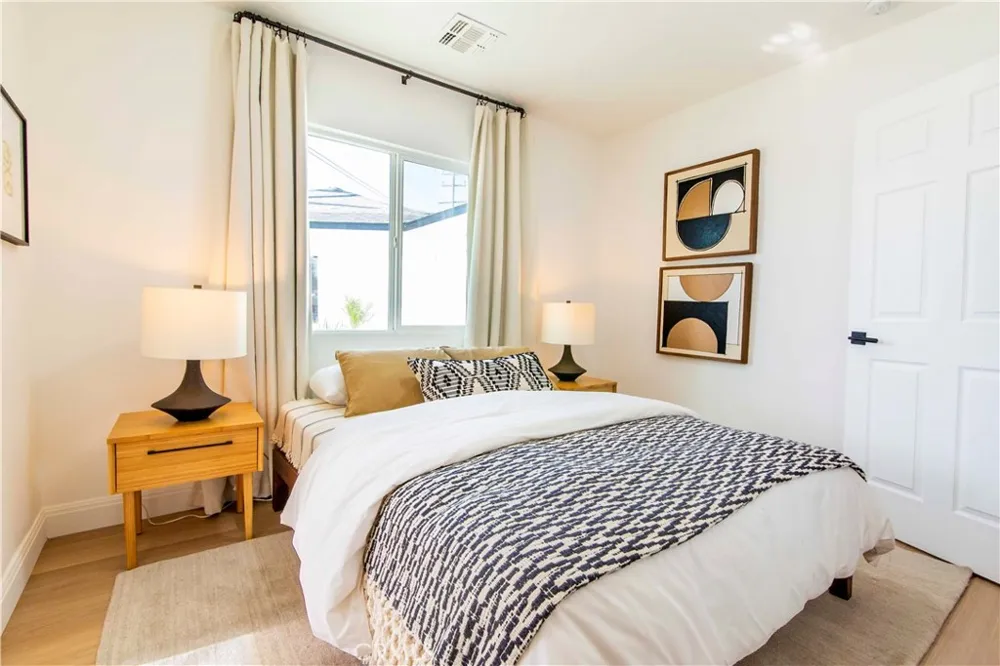 10816 Calvert North Hollywood, CA 91606