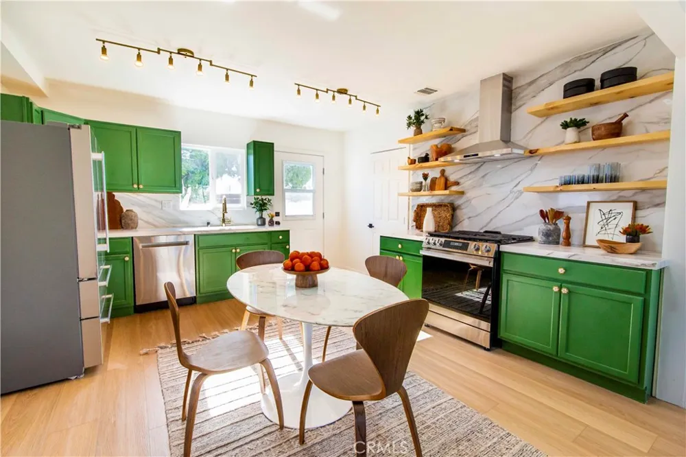 10816 Calvert North Hollywood, CA 91606