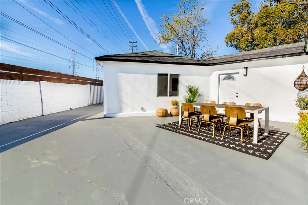 10816 Calvert North Hollywood, CA 91606