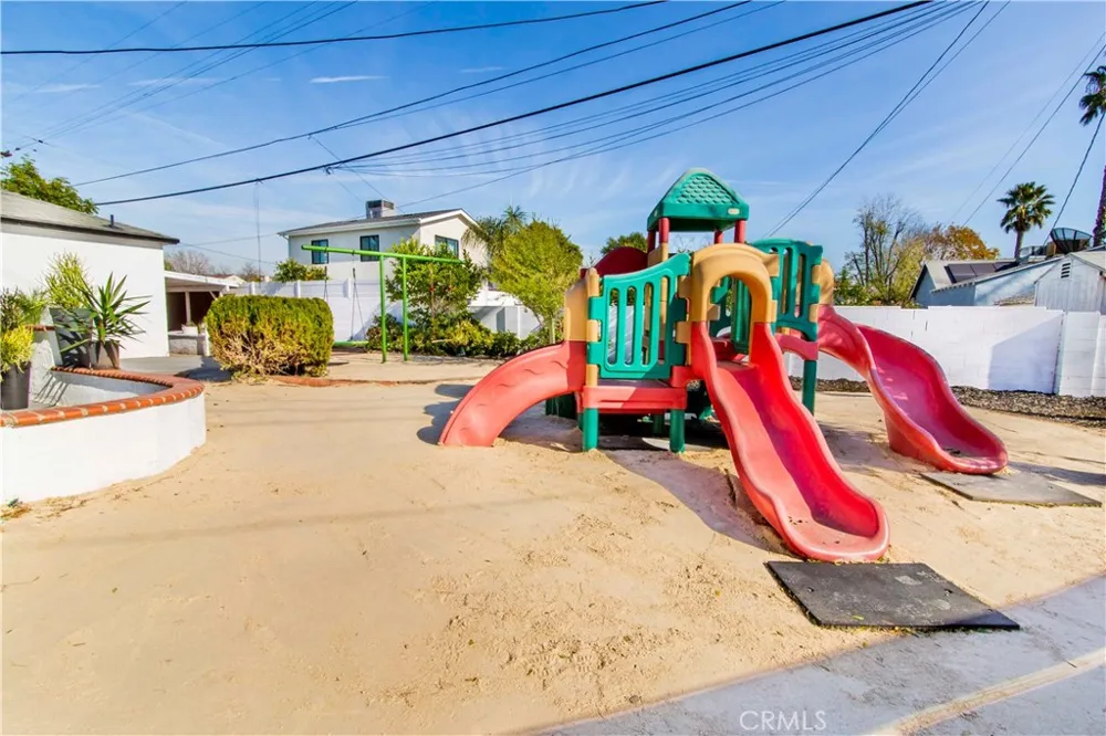 10816 Calvert North Hollywood, CA 91606