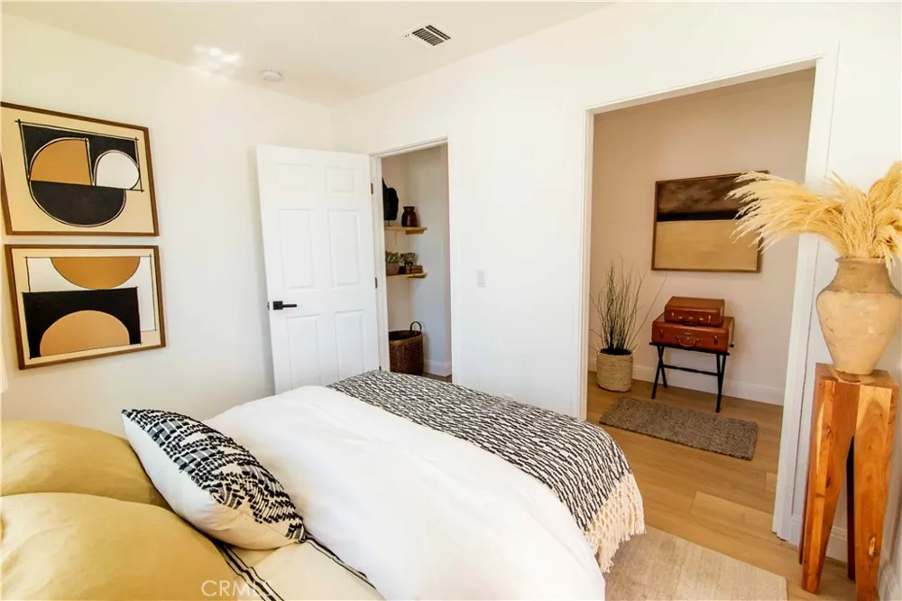 10816 Calvert North Hollywood, CA 91606