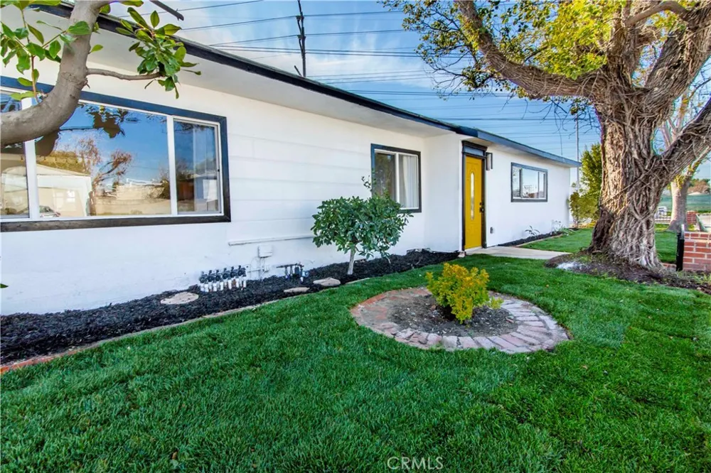 10816 Calvert North Hollywood, CA 91606