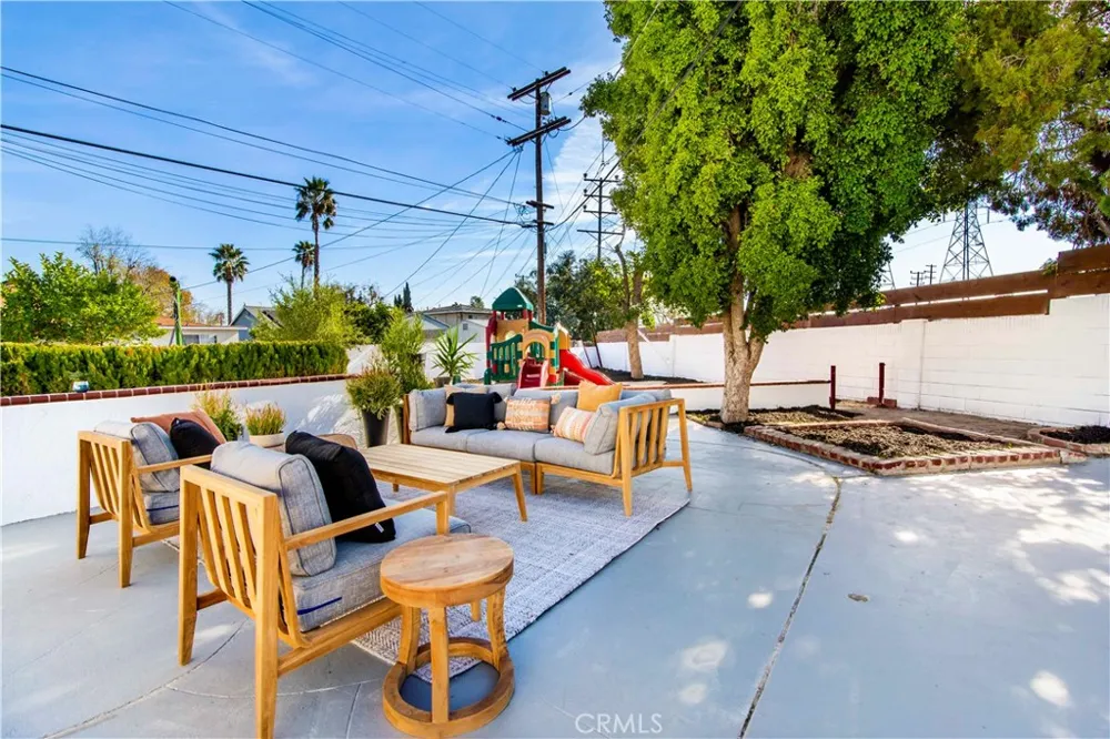 10816 Calvert North Hollywood, CA 91606