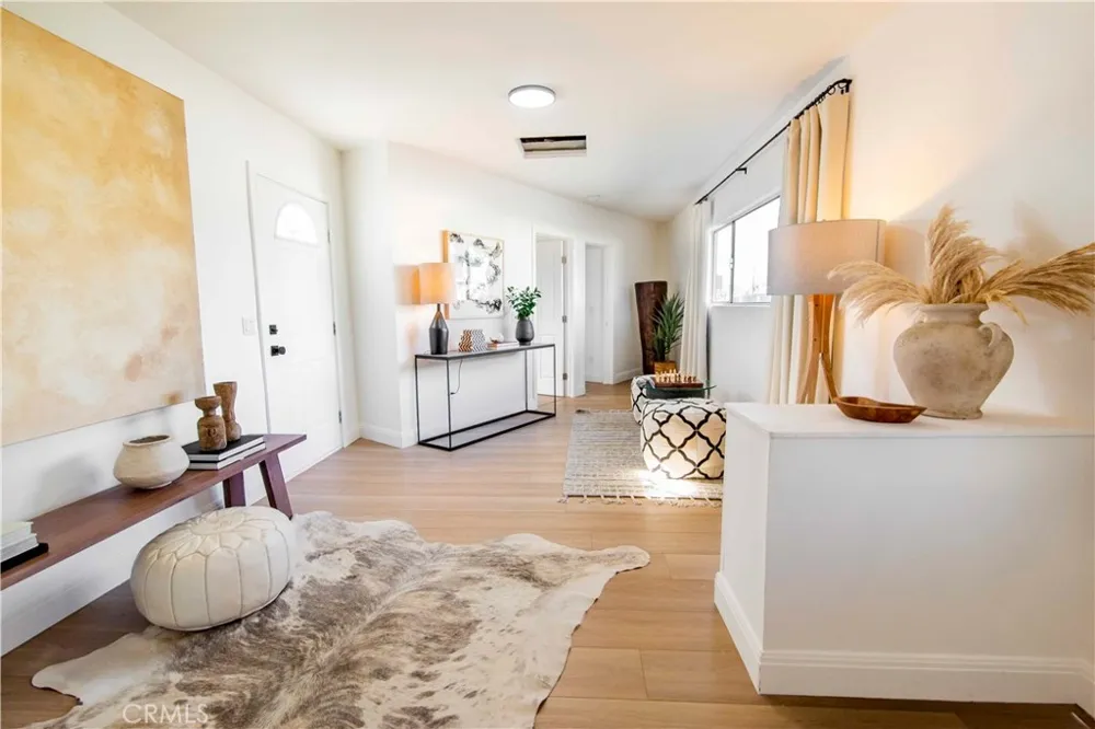 10816 Calvert North Hollywood, CA 91606