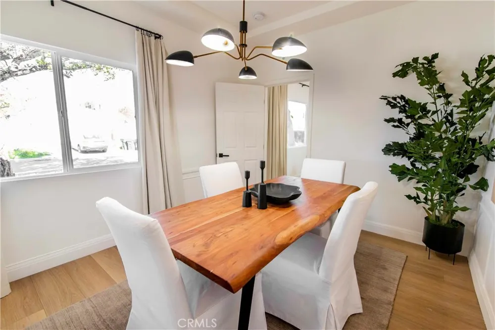 10816 Calvert North Hollywood, CA 91606