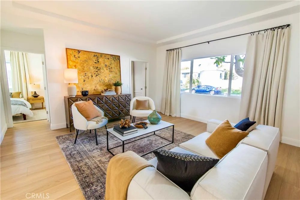 10816 Calvert North Hollywood, CA 91606
