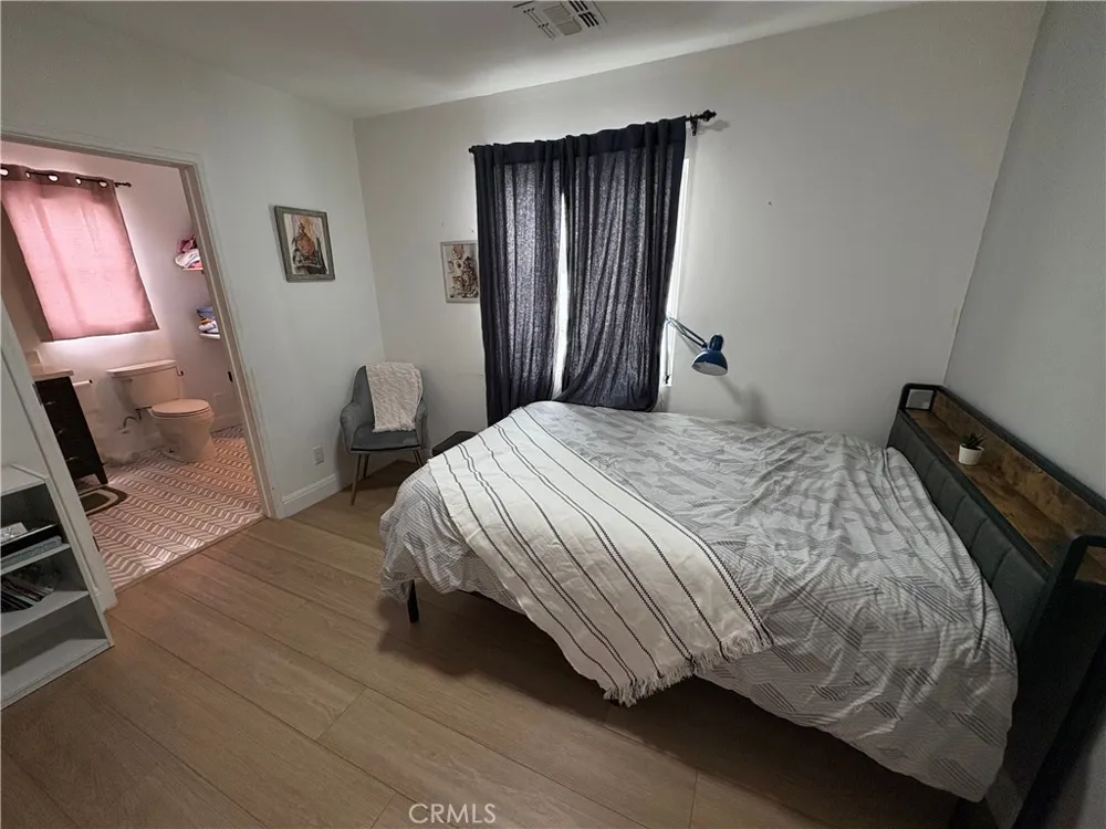 10816 Calvert North Hollywood, CA 91606