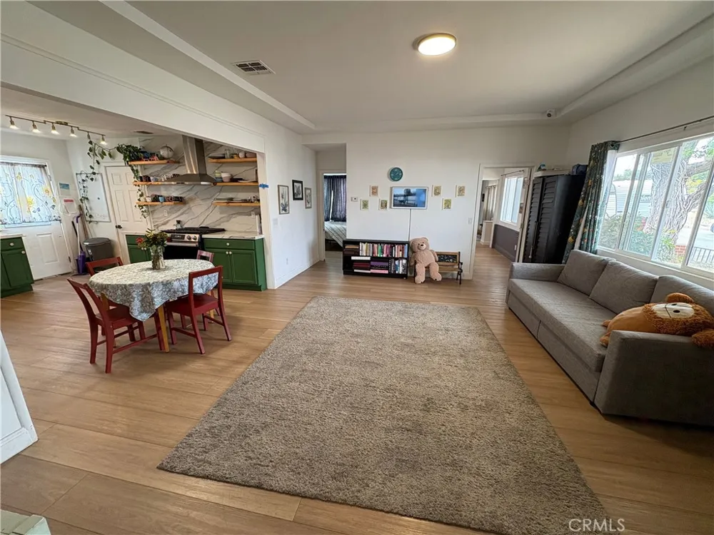 10816 Calvert North Hollywood, CA 91606