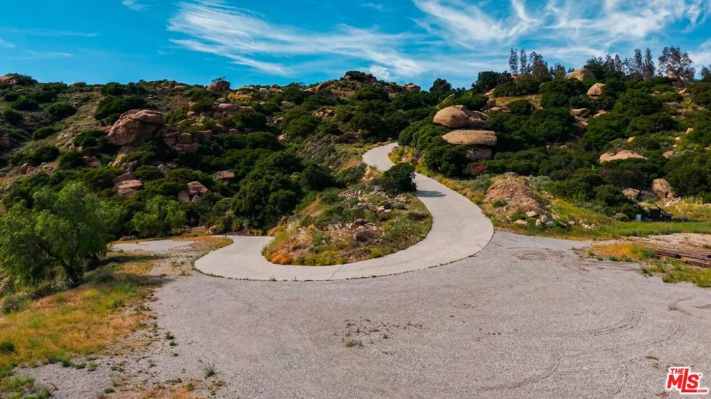 22001 Santa Susana Pass Road Chatsworth, CA 91311
