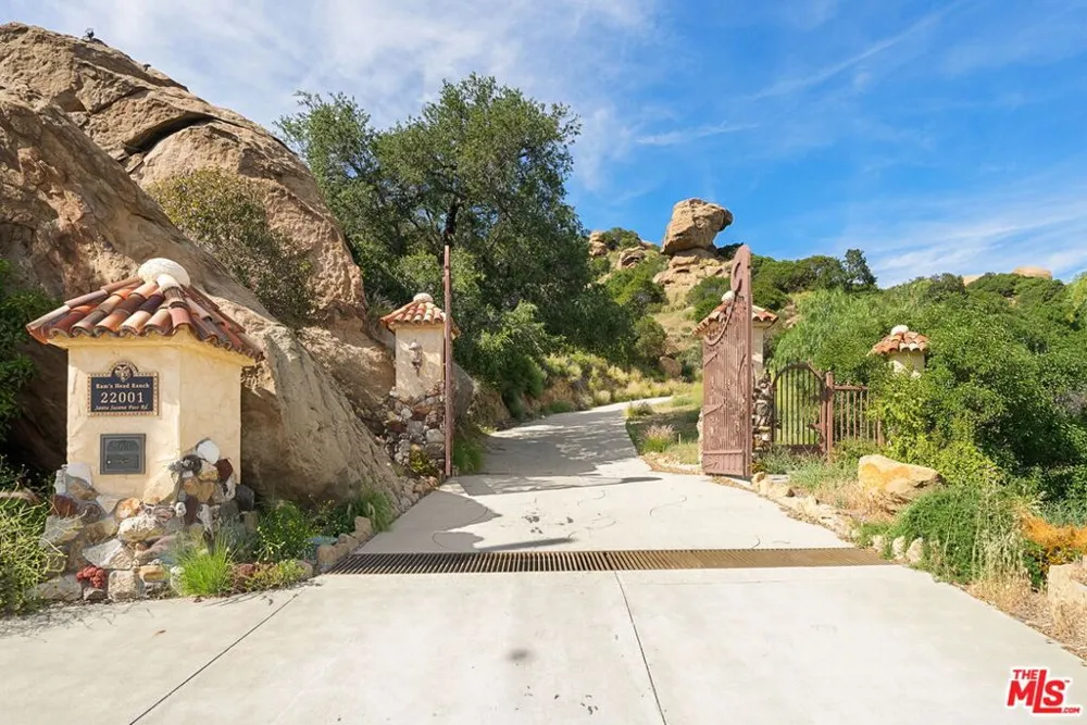 22001 Santa Susana Pass Road Chatsworth, CA 91311