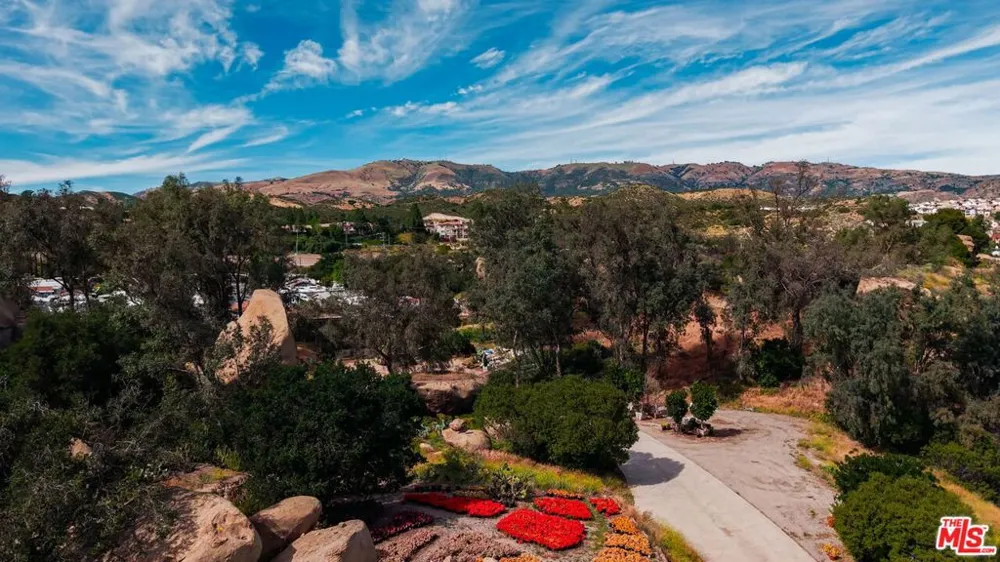 22001 Santa Susana Pass Road Chatsworth, CA 91311