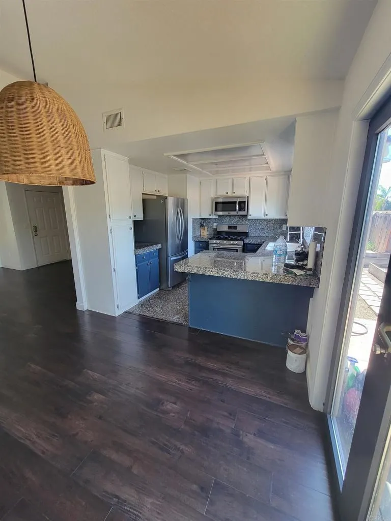 2299 San Remo Circle Vista, CA 92084