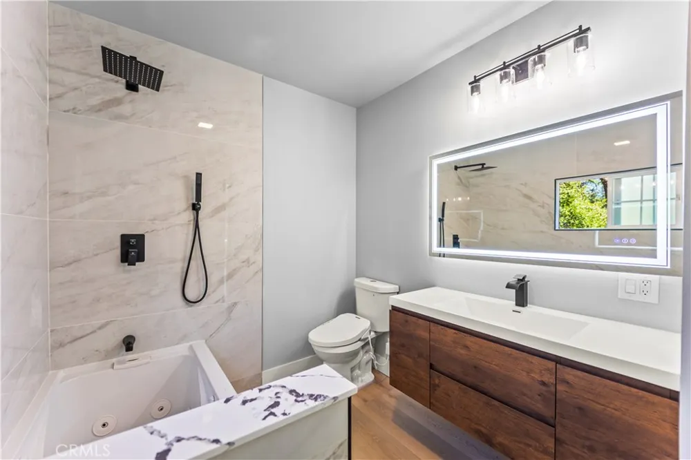 379 Buena Loma Altadena, CA 91001