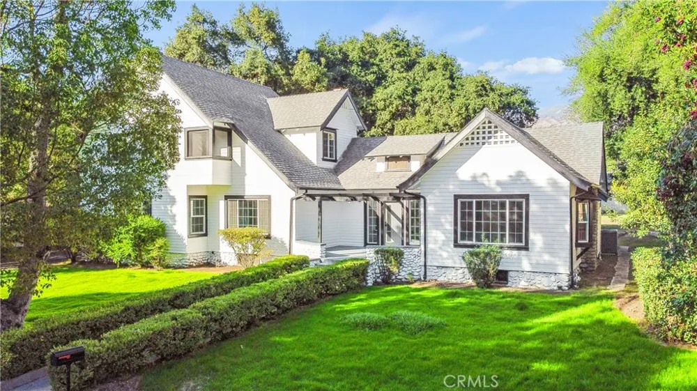 379 Buena Loma Altadena, CA 91001