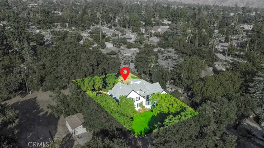 379 Buena Loma Altadena, CA 91001