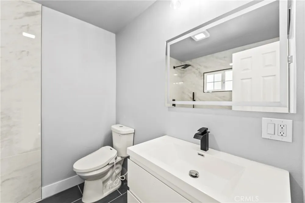 379 Buena Loma Altadena, CA 91001