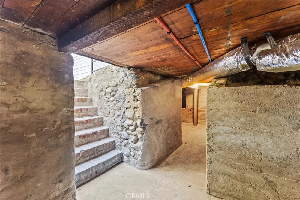 379 Buena Loma Altadena, CA 91001