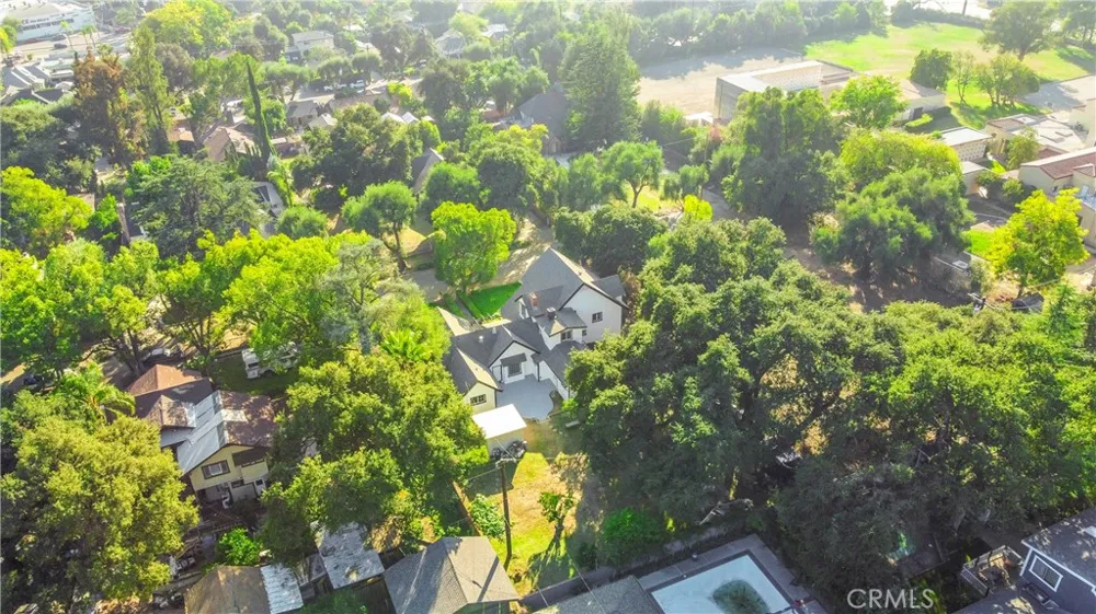 379 Buena Loma Altadena, CA 91001