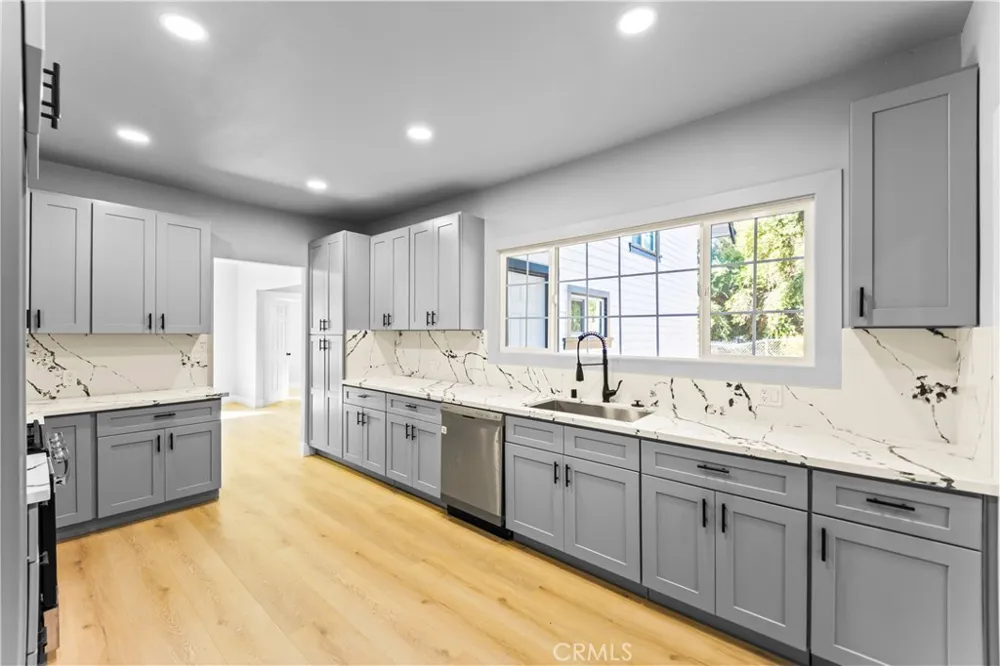379 Buena Loma Altadena, CA 91001