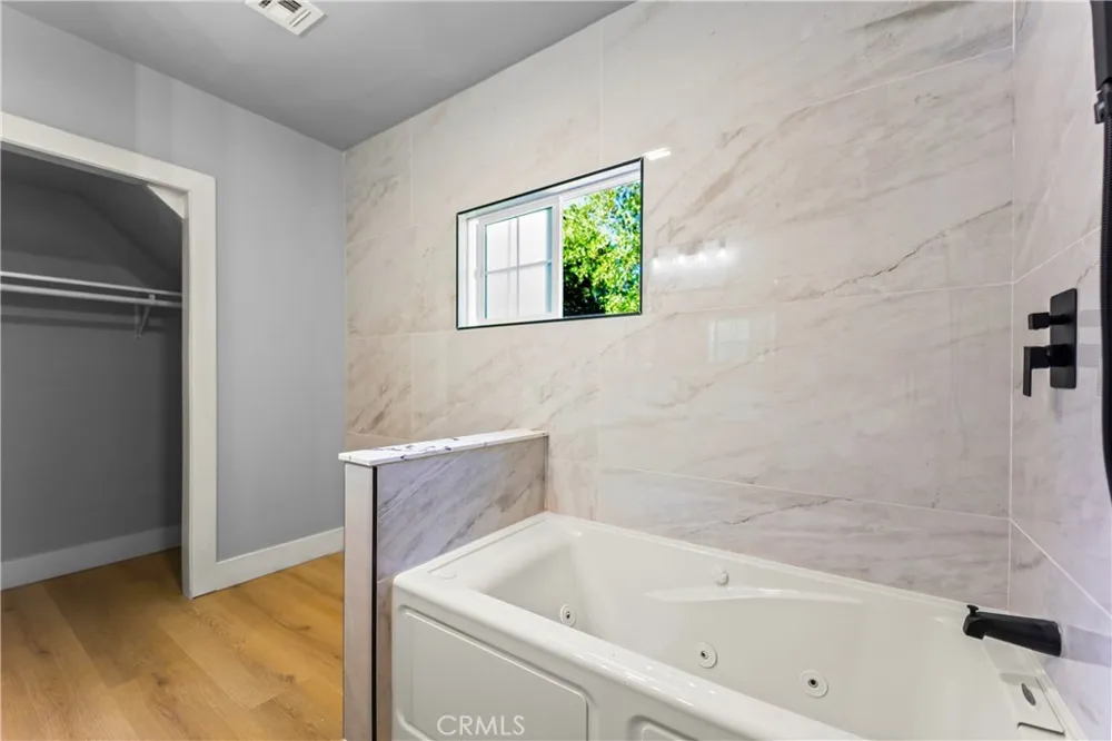 379 Buena Loma Altadena, CA 91001