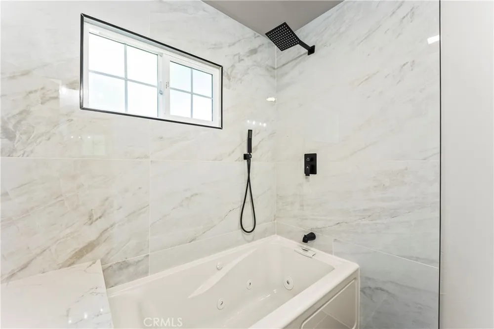 379 Buena Loma Altadena, CA 91001