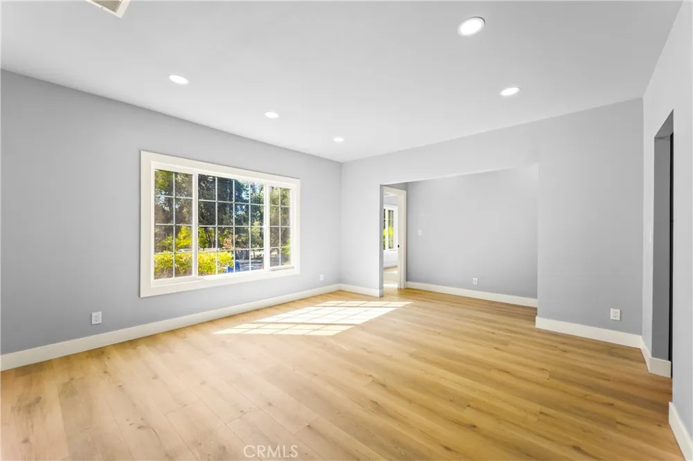 379 Buena Loma Altadena, CA 91001