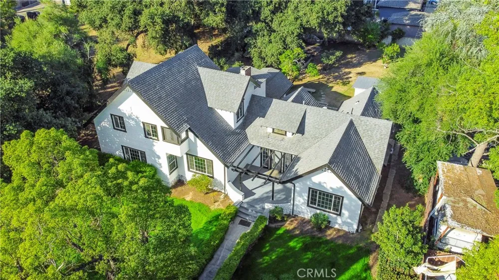 379 Buena Loma Altadena, CA 91001