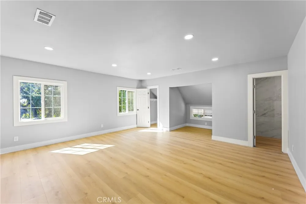 379 Buena Loma Altadena, CA 91001