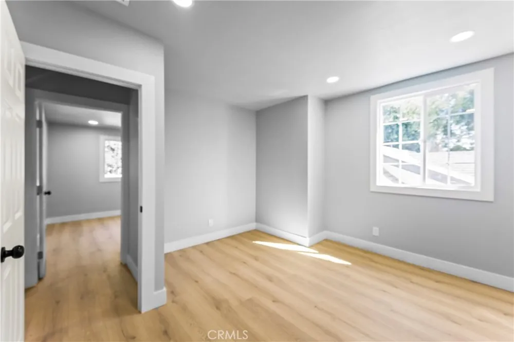 379 Buena Loma Altadena, CA 91001