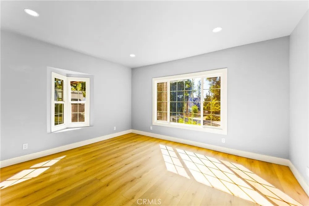 379 Buena Loma Altadena, CA 91001