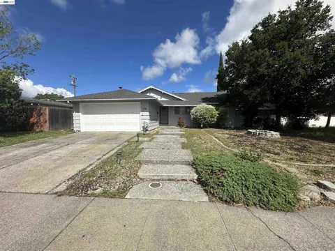 378 Acacia St