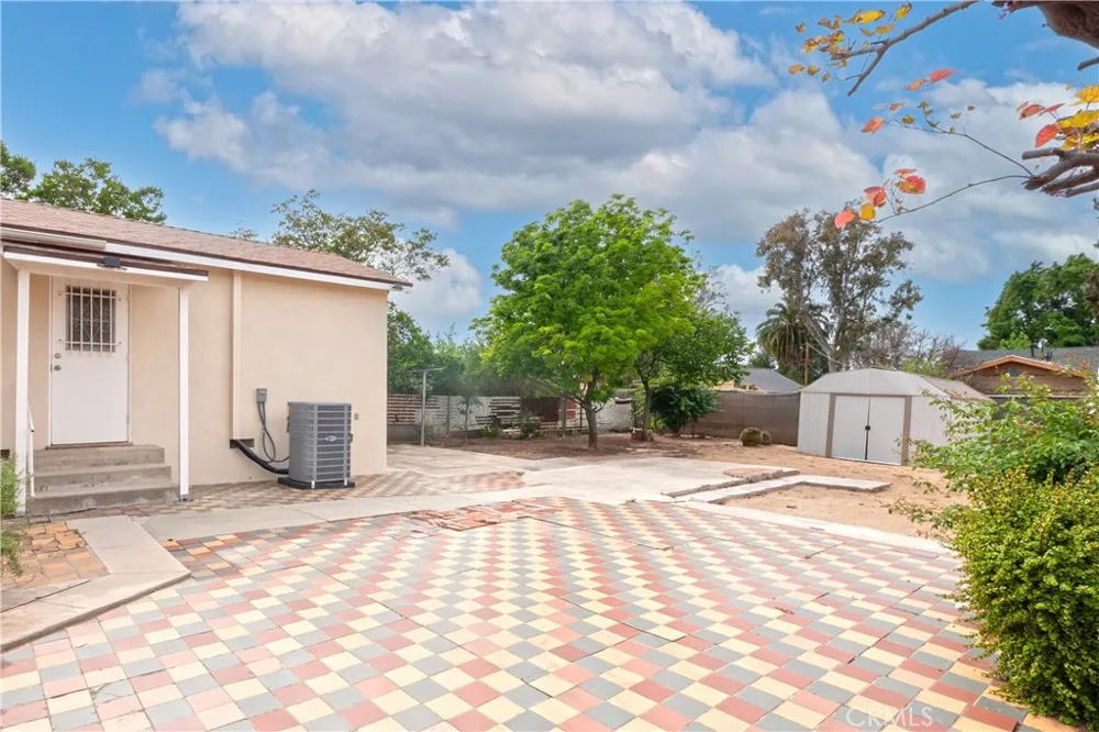 7579 Emerald Street Riverside, CA 92504