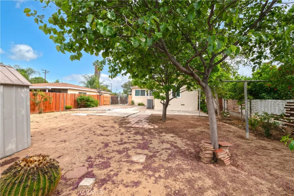 7579 Emerald Street Riverside, CA 92504