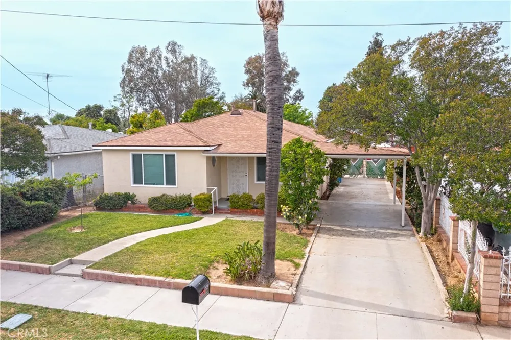7579 Emerald Street Riverside, CA 92504